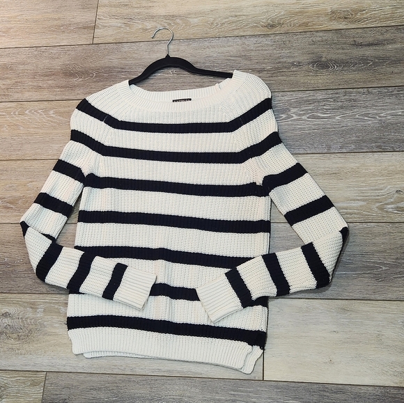 Express Black And Cream Ling Sleeve Knitted Sweater Size Small - Picture 6 of 6